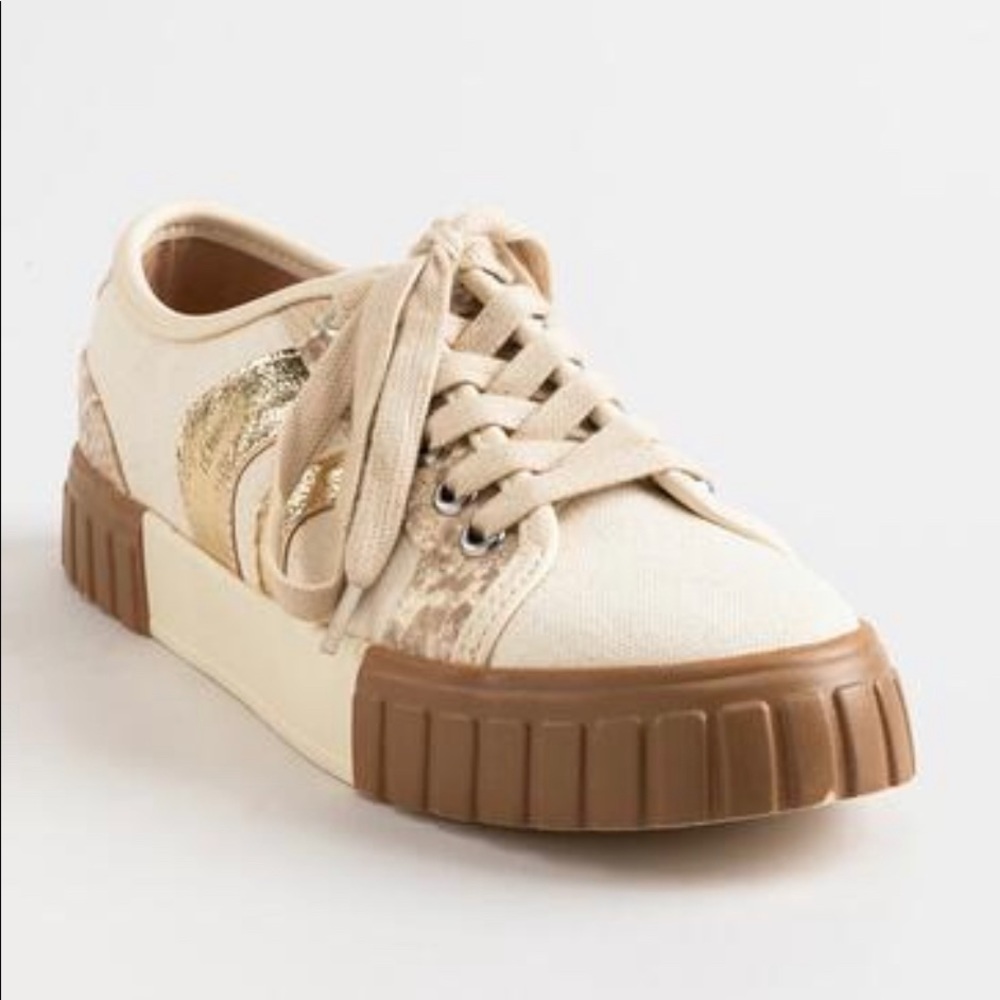 DV by Dolce Vita Dwella Arrow Sneakers.